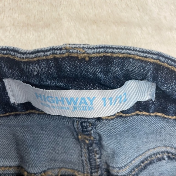 Highway jeans women’s shorts distressed raw hem size 11/12 dark wash - Picture 7 of 7